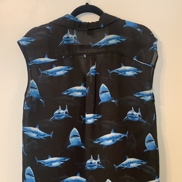 Shark print sleeveless button up shirt / mini-dress with collar and chest pocket - Picture 4 of 4